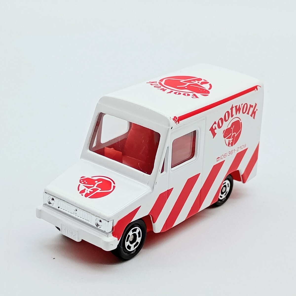 美品 トミカ 27 いすゞ ハイパック バン （フットワーク） 1/70 箱 絶版 当時物_画像2
