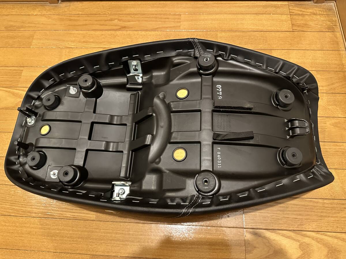 Z900RS　純正　ハイシート_画像3