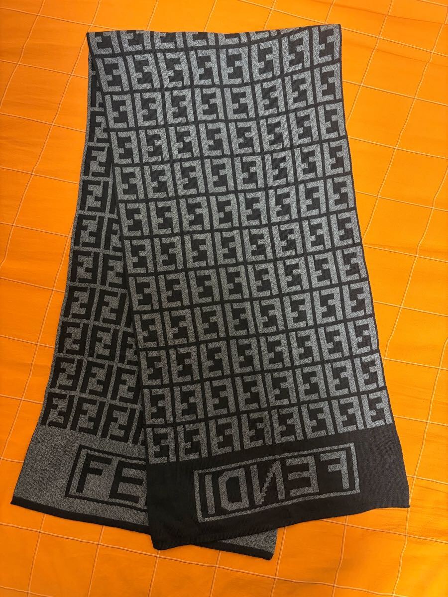 【W1334】FENDI ロゴパターン マフラー グレー/ブラック_画像1