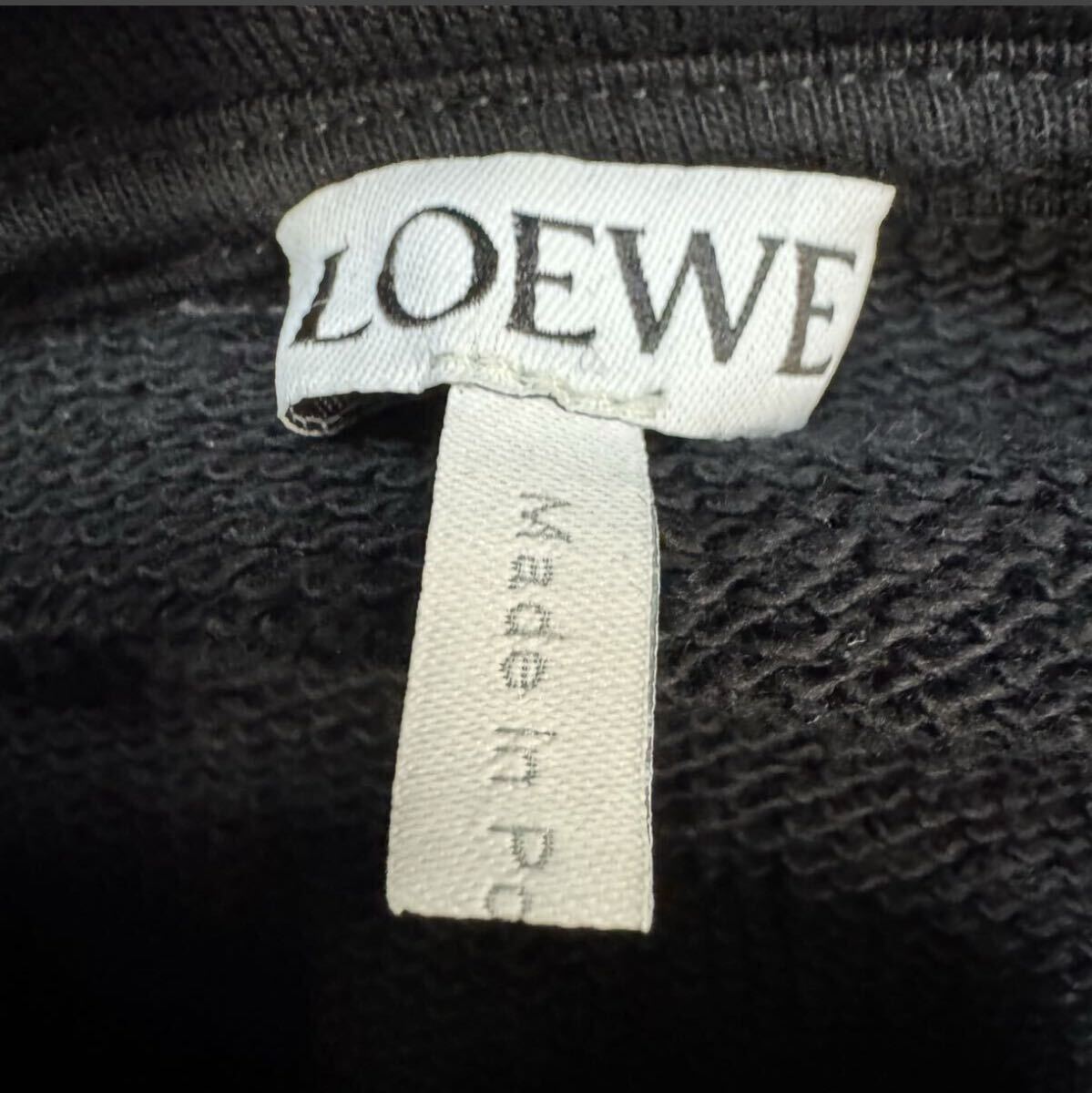 26『極美品・現行タグ』 LOEWE ロエベ メンズ スウェット トレーナー ビッグロゴ 刺繍 ロゴ ブラック 黒 Mサイズ相当_画像4