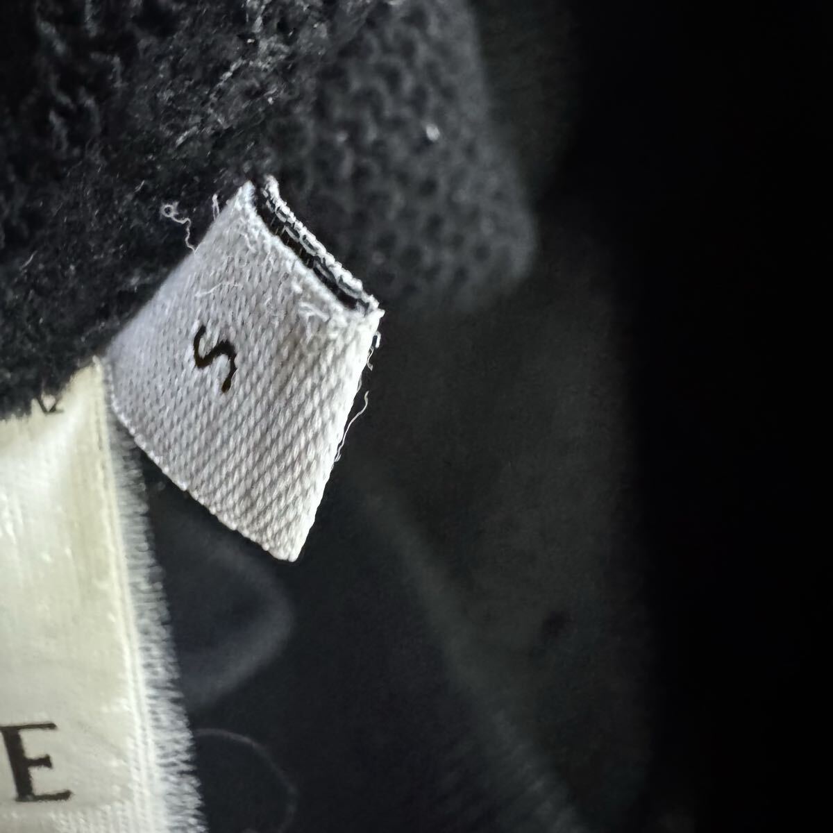 26『極美品・現行タグ』 LOEWE ロエベ メンズ スウェット トレーナー ビッグロゴ 刺繍 ロゴ ブラック 黒 Mサイズ相当_画像6