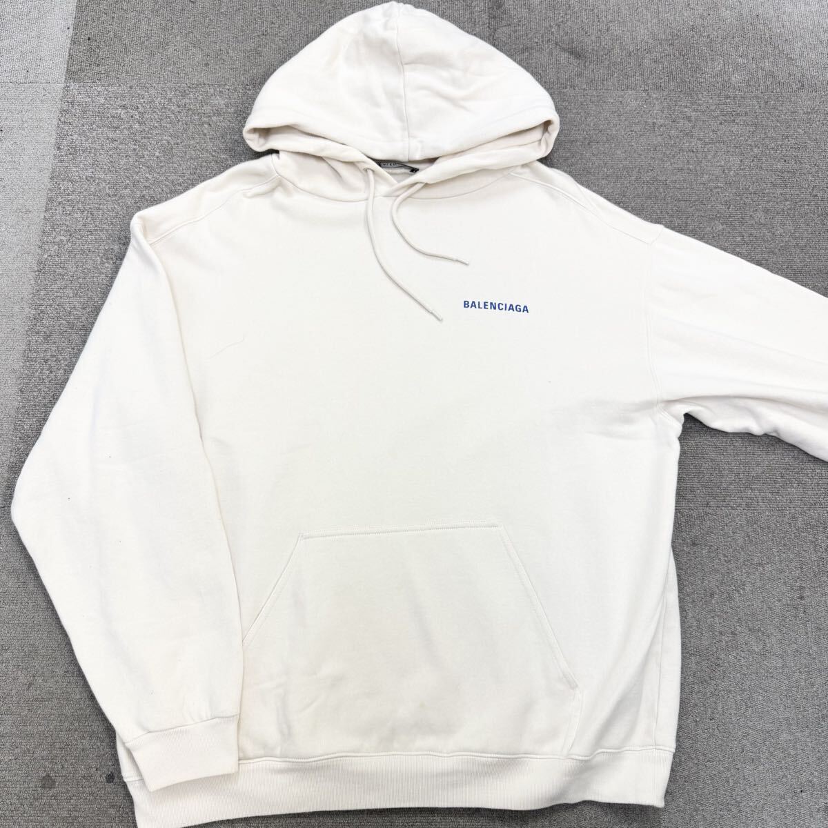 25『極美品・デムナ期』 BALENCIAGA バレンシアガ メンズ プルオーバー パーカー スウェット フーディ バックロゴ ビッグロゴ M アイボリー_画像3