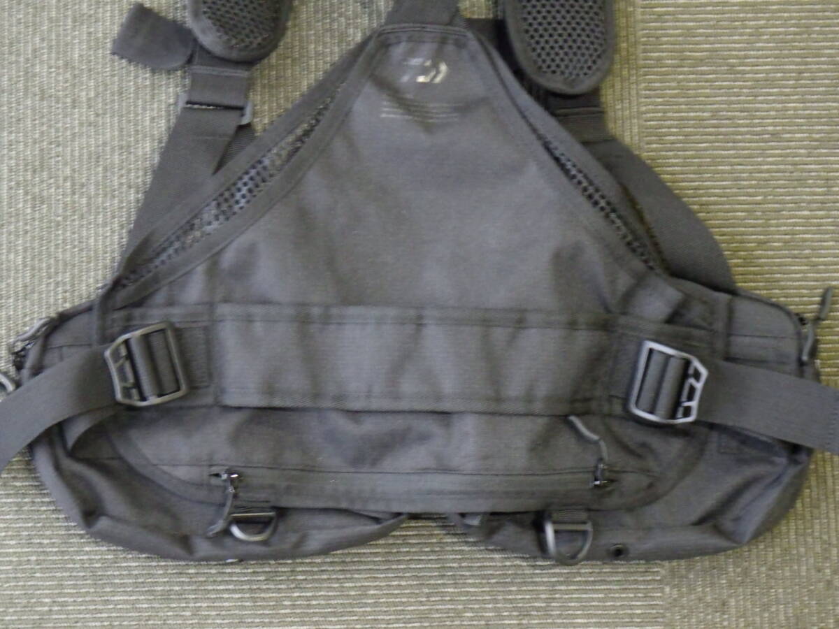ダイワ (DAIWA) フィッシングベスト DＶ-3522 ブラック Free Size 使用1回の中古品_画像3