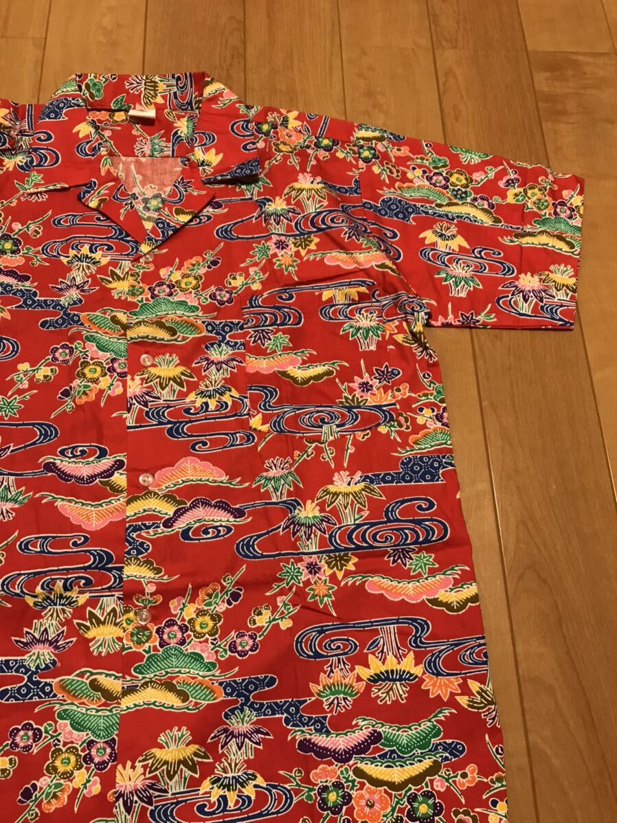 着用極少な目.美品☆80s-90sUnknown/和柄 メンズサイズM 半袖開襟アロハシャツ・古風な発色&松,竹?,梅,他総柄 日本模様 かりゆしウェア_画像3