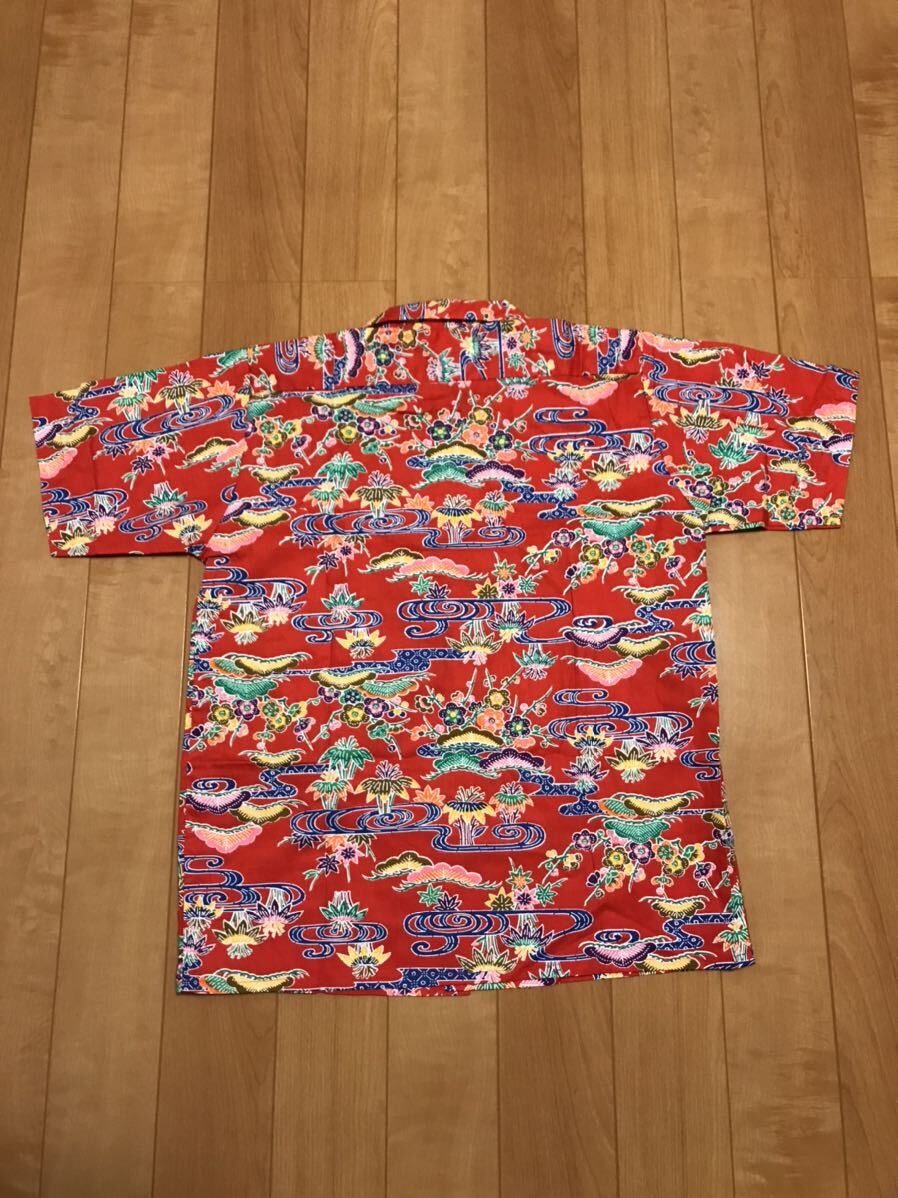 着用極少な目.美品☆80s-90sUnknown/和柄 メンズサイズM 半袖開襟アロハシャツ・古風な発色&松,竹?,梅,他総柄 日本模様 かりゆしウェア_画像7