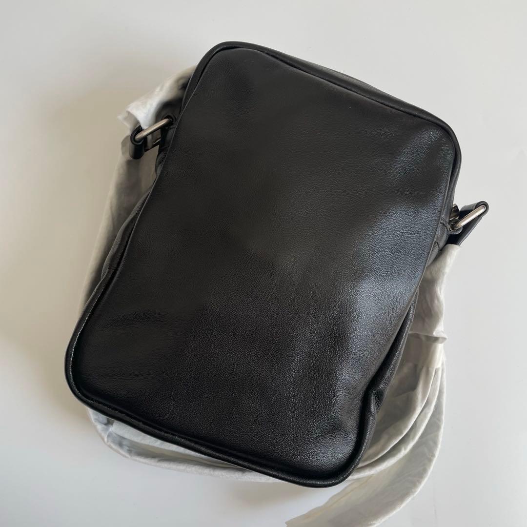 【未使用】サンローラン シティ ショルダーバッグ レザー 黒 バッグ ワンショルダー 肩掛け 斜め掛け レザー 本革 ラムスキン ブラック_画像2