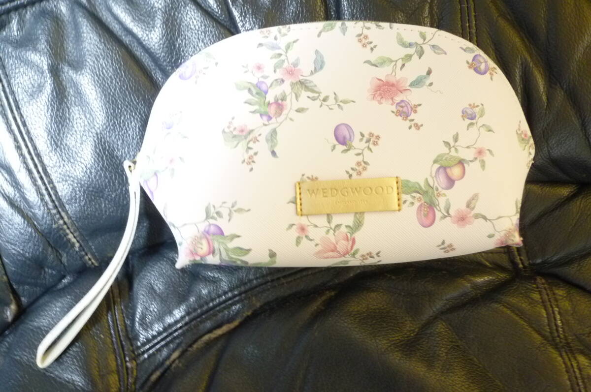 ★即決★　WEDGWOOD　ウェッジウッド　ポーチ　コスメポーチ　ケース　花柄　ピンク 　横21cm×高さ12cm　 レディース 女性　未使用_画像1