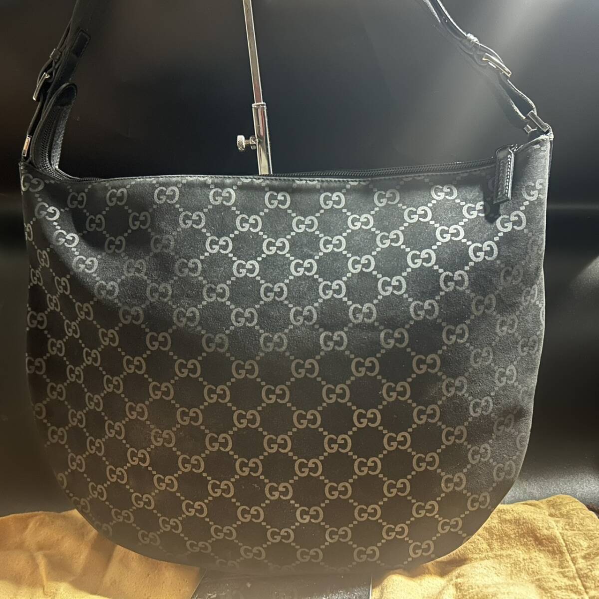1円~【美品】グッチ GUCCI ワンショルダーバッグ メンズ ビジネス ハンドバッグ 手提げ 肩掛け スエード レザー GG ブラック 黒_画像2