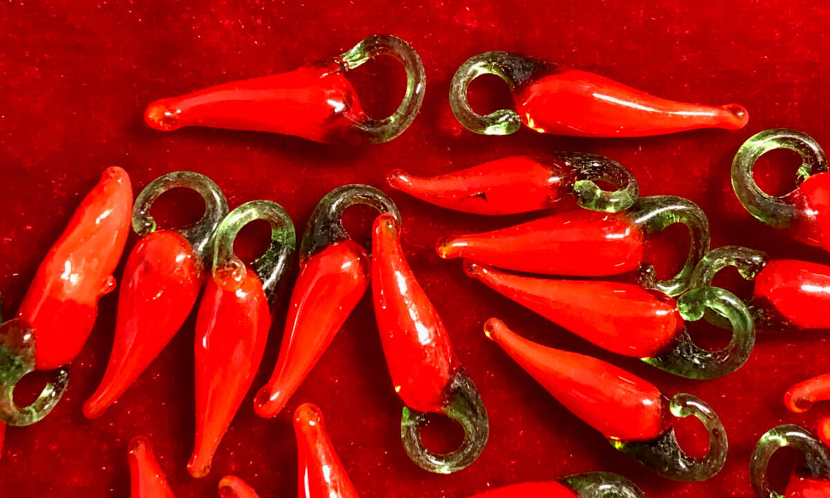 ※★※ 100個で1単位出品　ガラス細工・可愛い唐辛子Ⅱ ※★※　多子多福　商売繁盛　吉祥平安　御守りお飾り　インテリア材料等の材料に_画像3