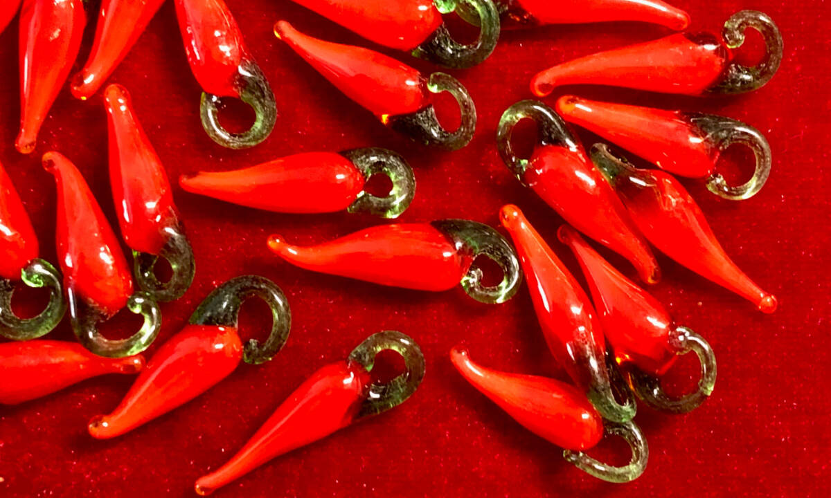 ※★※ 100個で1単位出品　ガラス細工・可愛い唐辛子Ⅱ ※★※　多子多福　商売繁盛　吉祥平安　御守りお飾り　インテリア材料等の材料に_画像4