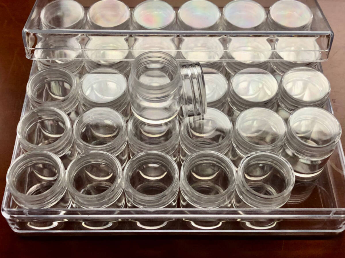 良質アクリルケース　４箱1単位の一括激安出品　◎ 丸小ケース３０個入り箱　（ビーズ、アクセサリー、小物整理、等に）_画像3