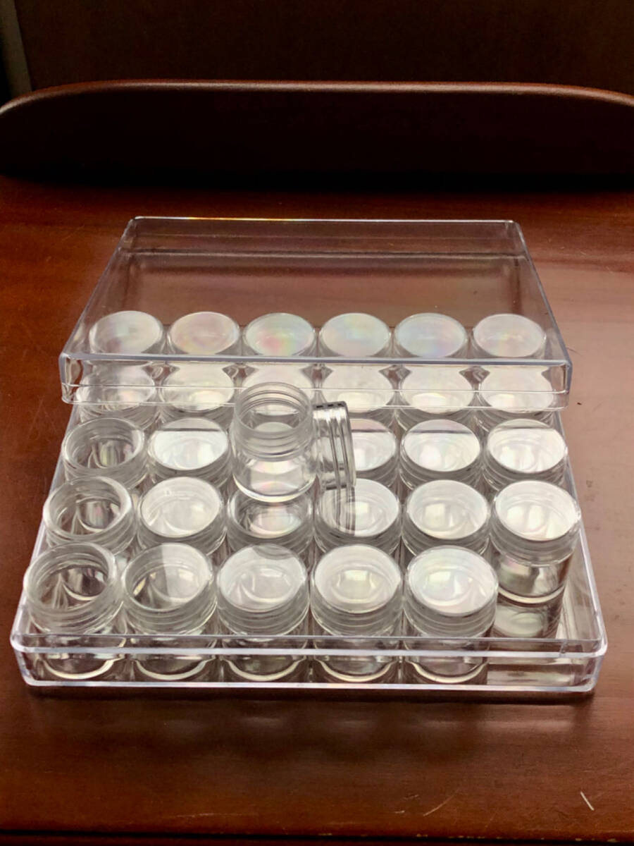良質アクリルケース　４箱1単位の一括激安出品　◎ 丸小ケース３０個入り箱　（ビーズ、アクセサリー、小物整理、等に）_画像2