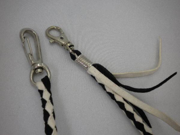 新品 ウォレットコード 白と黒のチェッカー モカシン_画像3