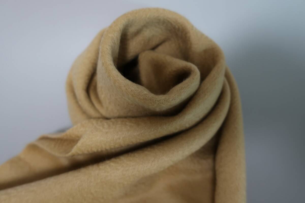 新品　カシミヤ １００％ マフラー ６CAR-OLIA１０２３　ベージュ系_画像3