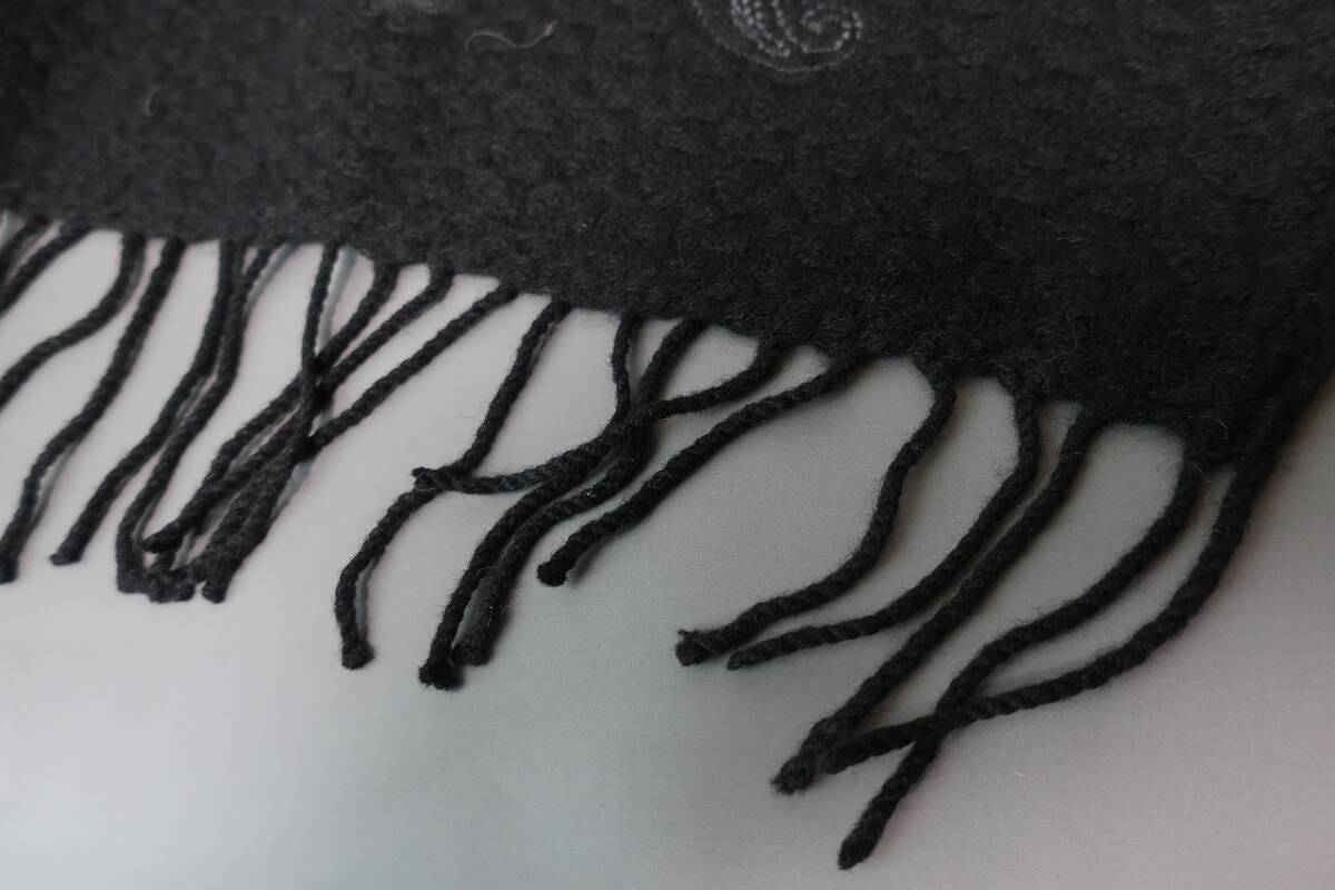 新品 シャルルジョルダン CHARLES JOURDAN ウール100% ストール 大判 マフラー 2CJ-67001 ブラック系 _画像5