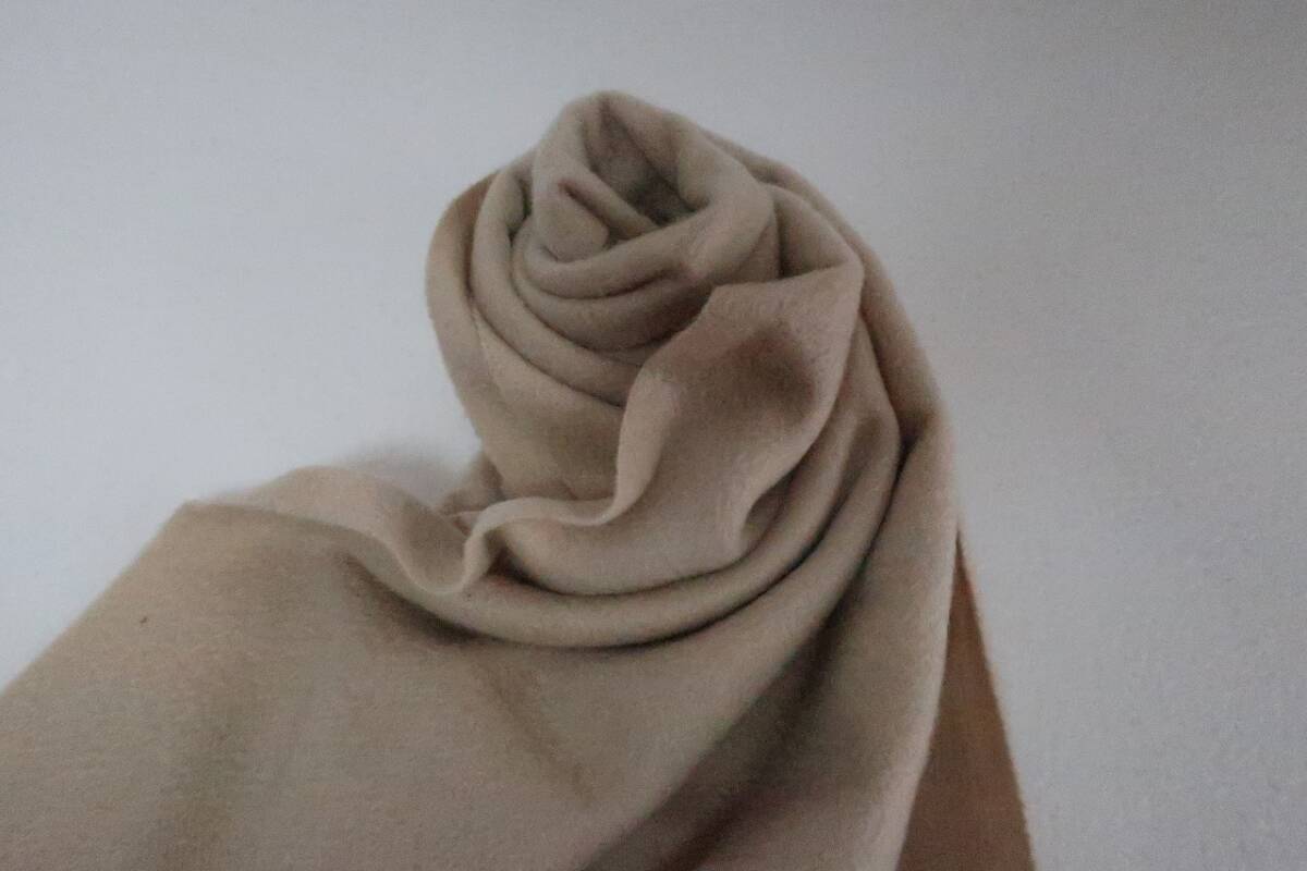 新品　LUCIANO SOPRANI　ルチアーノソプラーニ　カシミヤ１００％　ラビットファー付きマフラー　2CA62109　ベージュ系_画像3