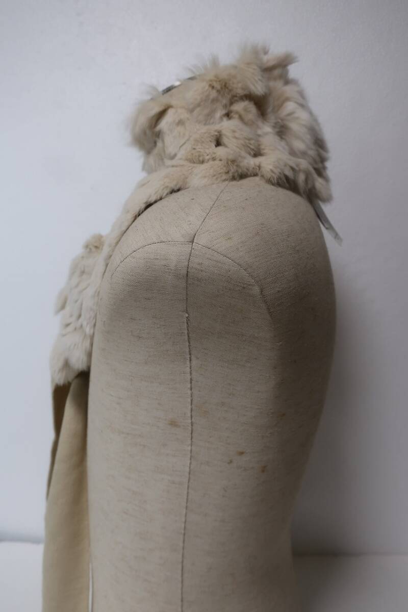 新品　アンテプリマ　ANTEPRIMA　フラワーモチーフ　ラビットファーマフラー　2AN60045-24　ホワイト系_画像3