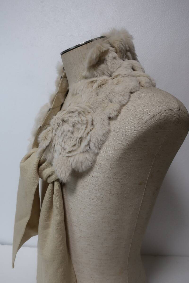 新品　アンテプリマ　ANTEPRIMA　フラワーモチーフ　ラビットファーマフラー　2AN60045-24　ホワイト系_画像2