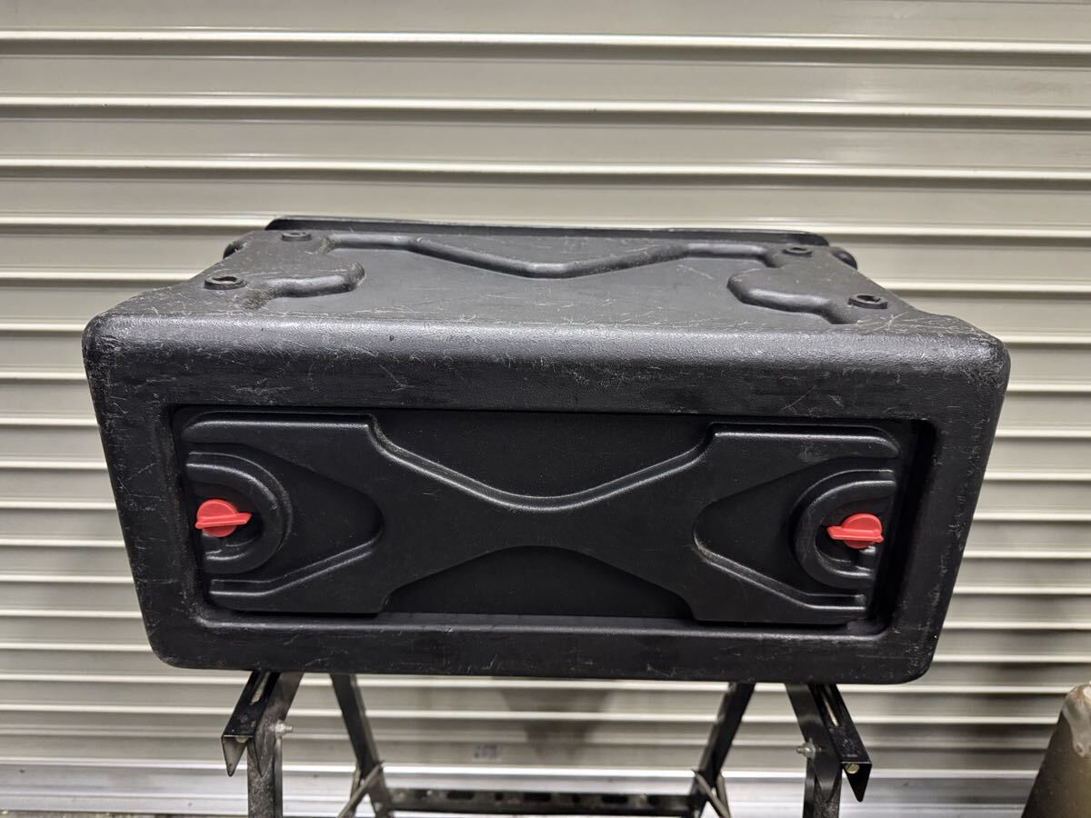 ［ジャンク］SKB エスケイビー X-RACK 4U ショートサイズ ラックケース _画像3