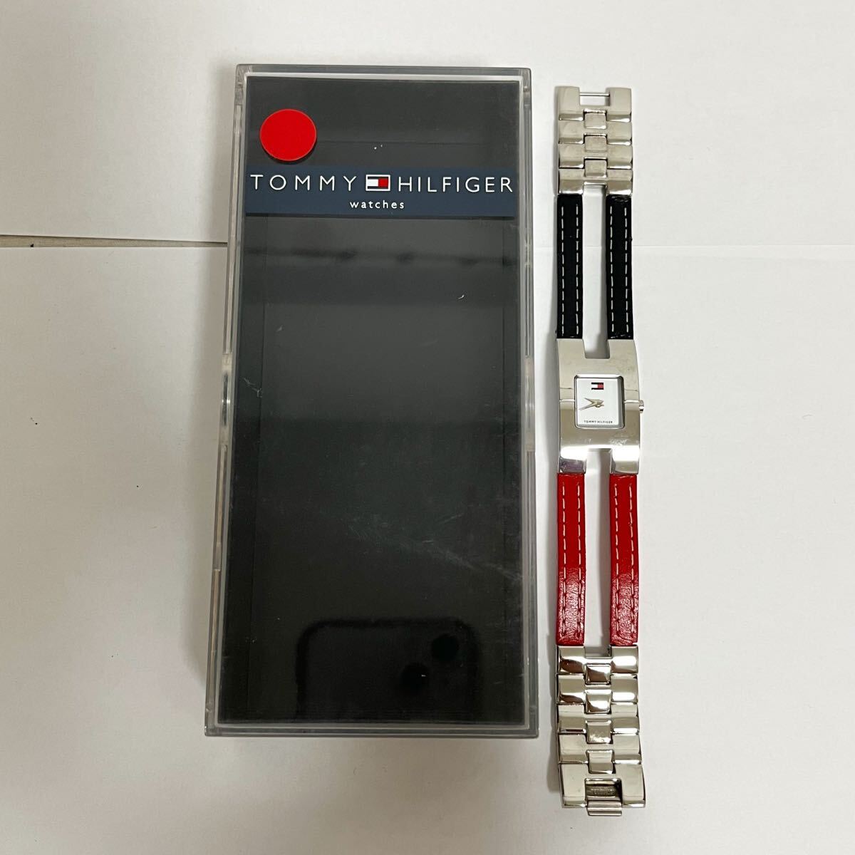 和851★ 箱付き TOMMY HILFIGER トミーヒルフィガー クォーツ 腕時計 ウォッチ 2針 F80132 ホワイト 切替バンド レディース
