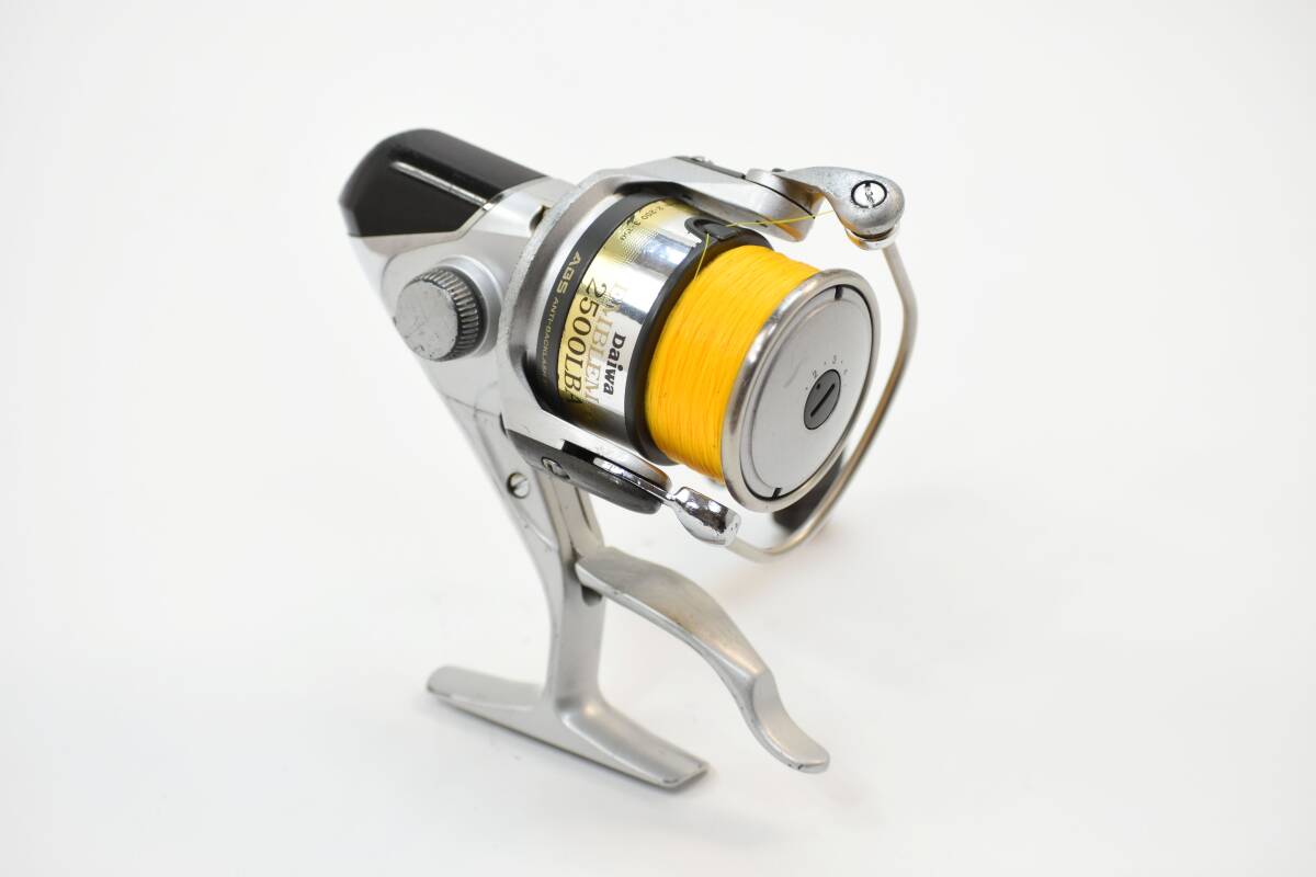 ★格安出品　ダイワ　エンブレムS　2500LBC　日本製　磯レバーブレーキリール_画像7