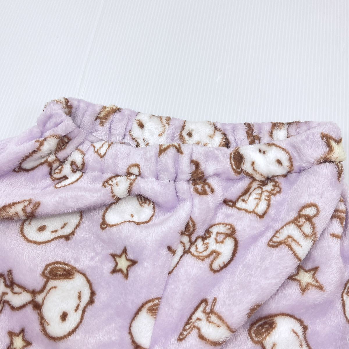 新品62075スヌーピー130cm ラベンダー　ジュニアフリース丸首長袖パジャマかぶりフランネルパジャマルームウェアあったか素材男女兼用_画像7