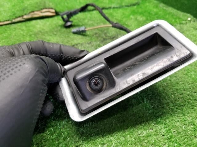 VW ゴルフトゥーラン DBA-1TCTHW カメラ リア　バックドア　アウターハンドル付1T0035550BA 自社品番250197_画像2