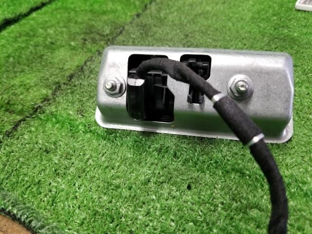 VW ゴルフトゥーラン DBA-1TCTHW カメラ リア　バックドア　アウターハンドル付1T0035550BA 自社品番250197_画像3