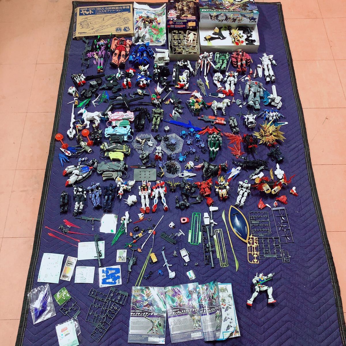 大量 まとめ売り プラモデル ロボット ガンプラ ガンダム エヴァ マクロス SDガンダム 30MMなど 部品パーツ取り HG MG ※ジャンク品_画像1