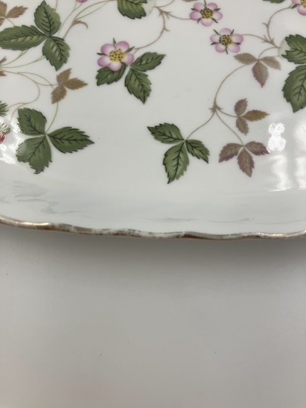 【ウェッジウッド WEDGWOOD WILD STRAWBERRY ワイルドストロベリー スクエアプレート Bone China MADE IN ENGLAND 中古 角皿】_画像2