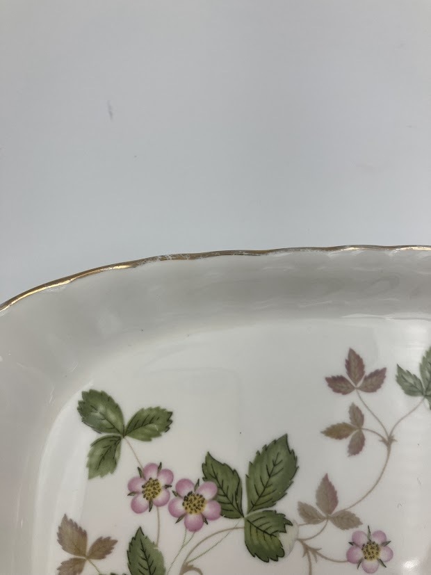 【ウェッジウッド WEDGWOOD WILD STRAWBERRY ワイルドストロベリー スクエアプレート Bone China MADE IN ENGLAND 中古 角皿】_画像3