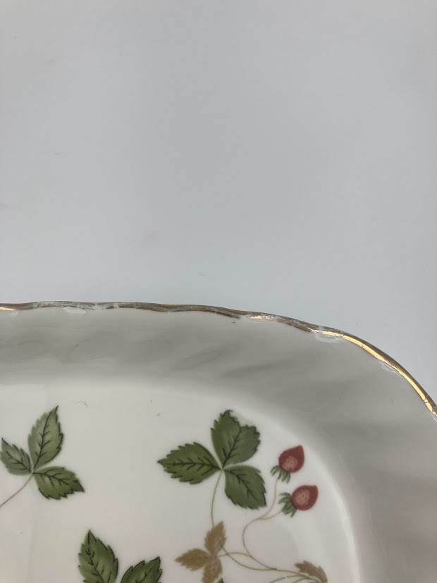 【ウェッジウッド WEDGWOOD WILD STRAWBERRY ワイルドストロベリー スクエアプレート Bone China MADE IN ENGLAND 中古 角皿】_画像4