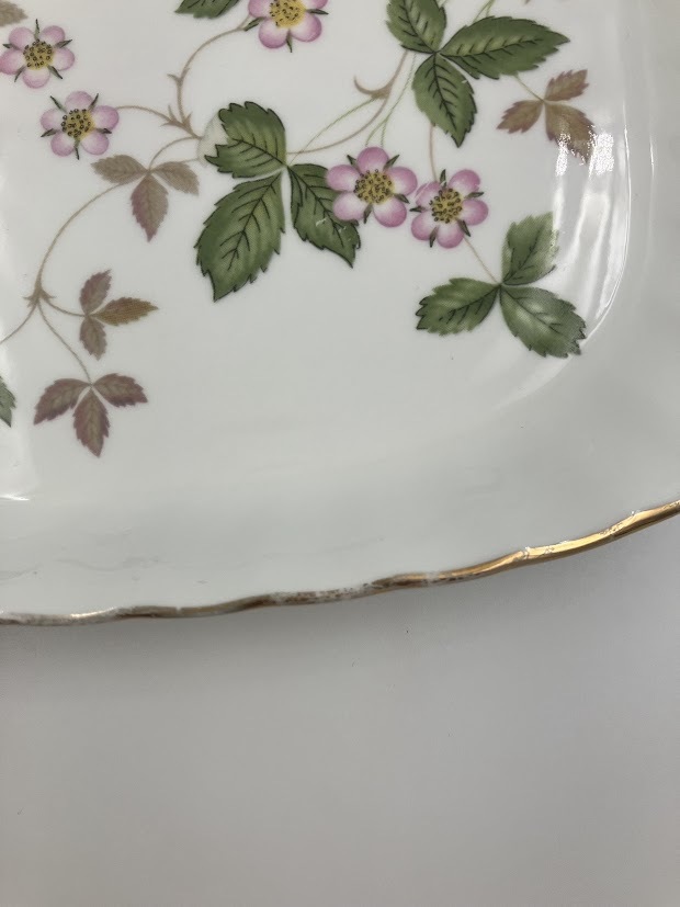 【ウェッジウッド WEDGWOOD WILD STRAWBERRY ワイルドストロベリー スクエアプレート Bone China MADE IN ENGLAND 中古 角皿】_画像5