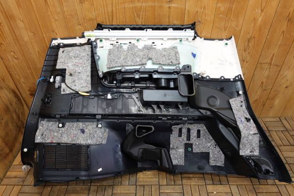 アルファード HV エグゼクティブラウンジAYH30W 左リアクォーターパネルトリム 64,000km_画像2