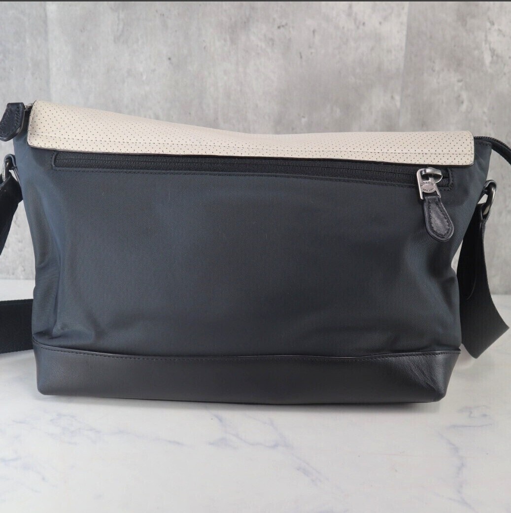 近年モデル 極美品 コーチ COACH メンズ バイクバッグ テレインメッセンジャーバッグ ショルダー 斜め掛け レザー 生成り 黒 ビジネス_画像5