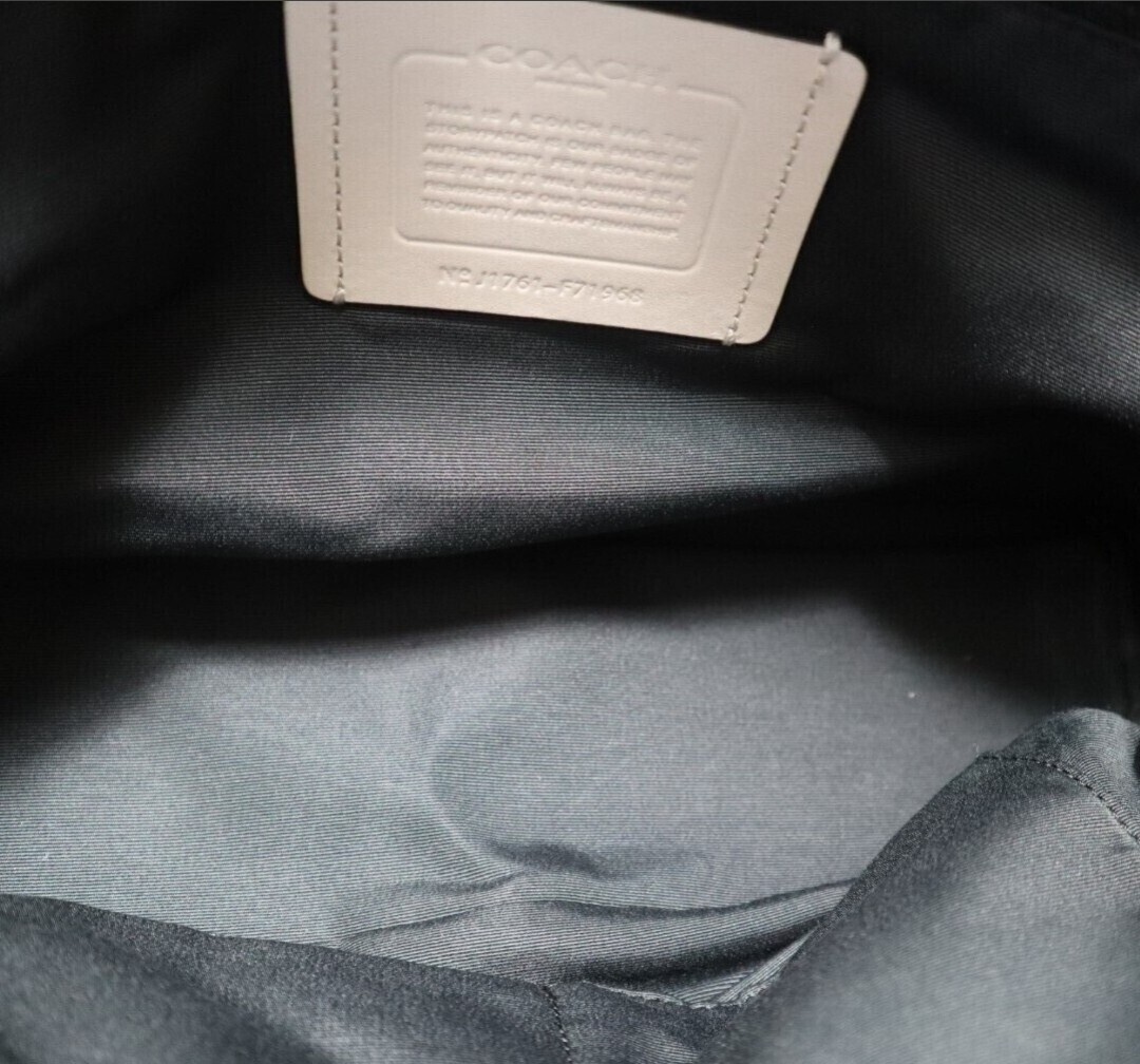 近年モデル 極美品 コーチ COACH メンズ バイクバッグ テレインメッセンジャーバッグ ショルダー 斜め掛け レザー 生成り 黒 ビジネス_画像10