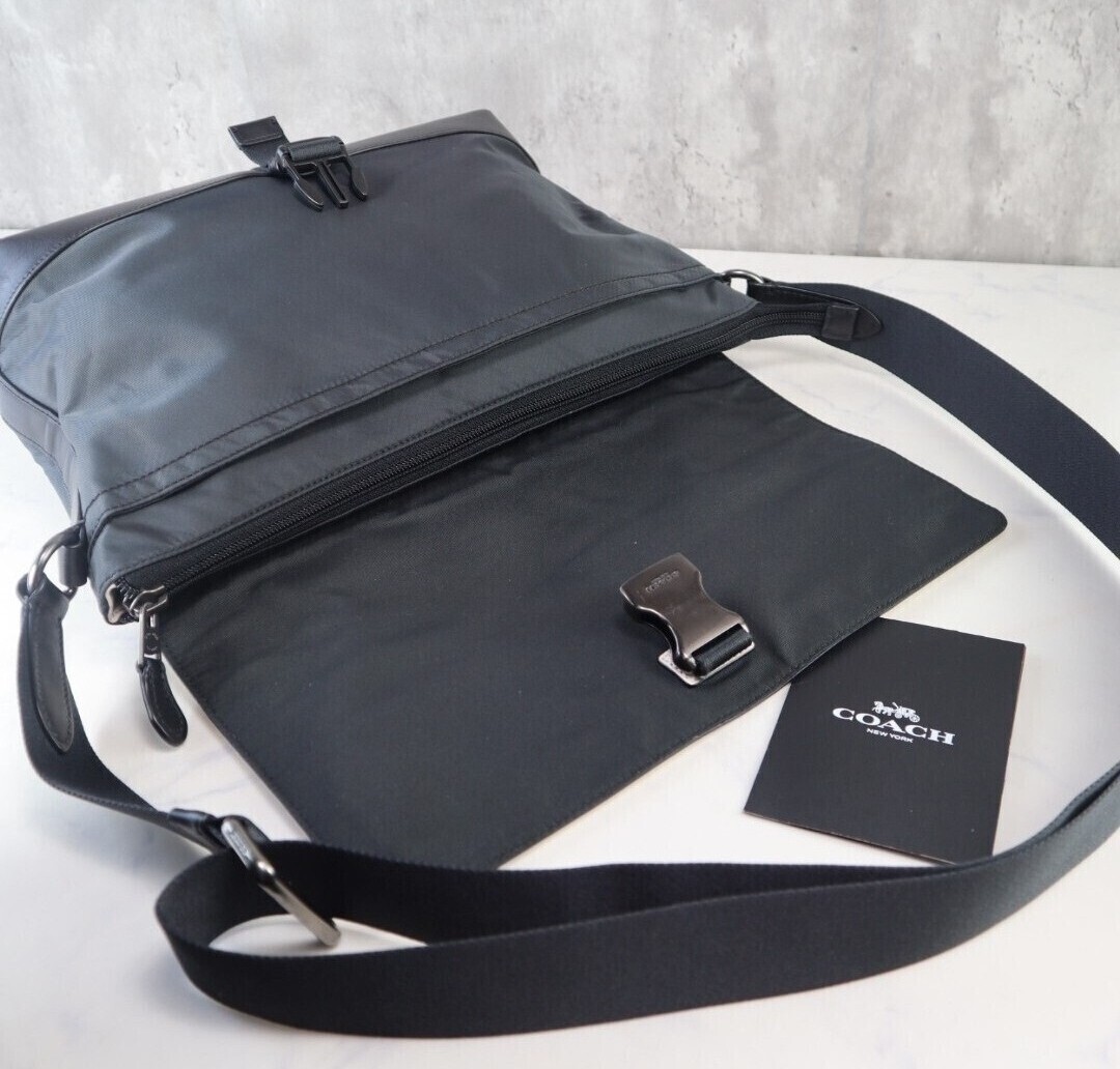 近年モデル 極美品 コーチ COACH メンズ バイクバッグ テレインメッセンジャーバッグ ショルダー 斜め掛け レザー 生成り 黒 ビジネス_画像3