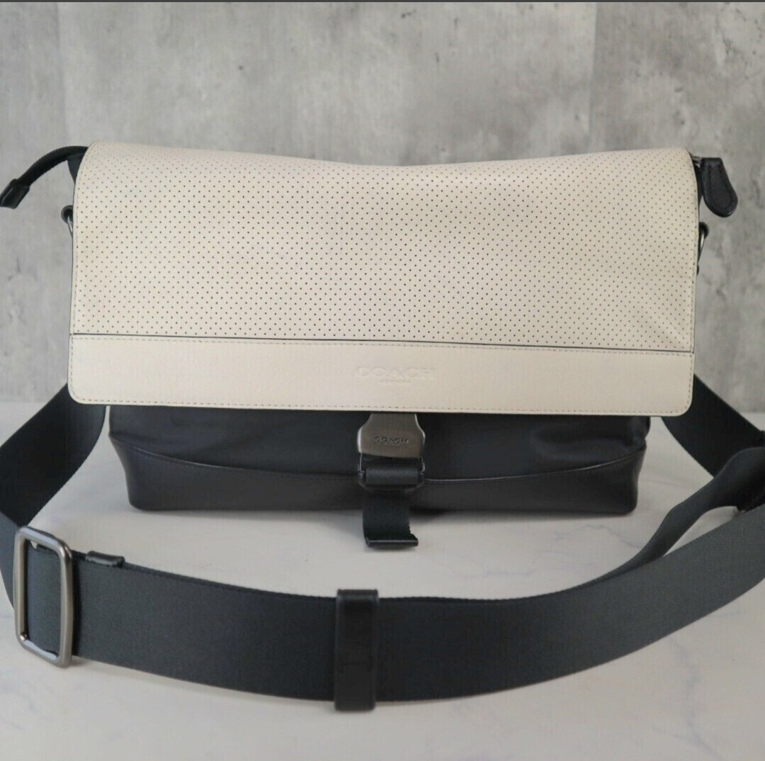 近年モデル 極美品 コーチ COACH メンズ バイクバッグ テレインメッセンジャーバッグ ショルダー 斜め掛け レザー 生成り 黒 ビジネス_画像2