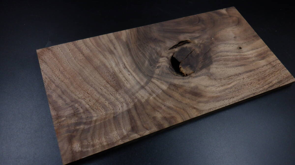 ★激杢入り!!★ ウォールナット 厚約10mm,幅約150mm,長さ300mm diy 縮杢 ペンブランク ペンターニング 木材 生地 端材 花臺(tái) 銘木 材木 no33