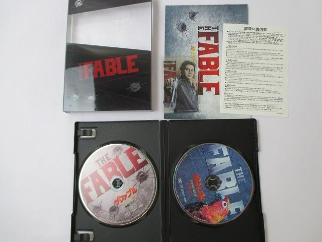 中古品 V6 岡田准一 ザ・ファブル 豪華版 図書館戦争 PREMIUM BOX Blu-ray DVD 3点 グッズセット_画像2