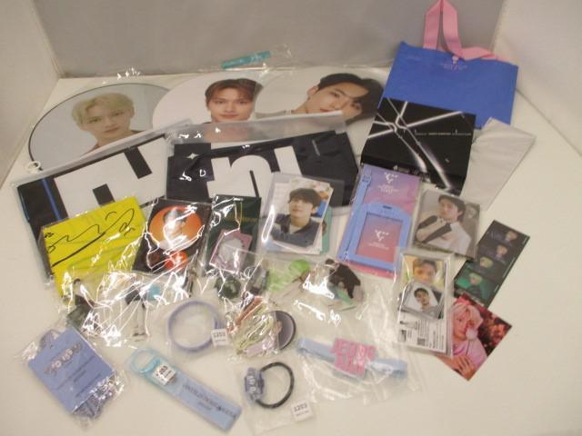 中古品 韓流 SEVENTEEN のみ アクリルスタンド アルバム キーホルダー 等 グッズセット_画像1