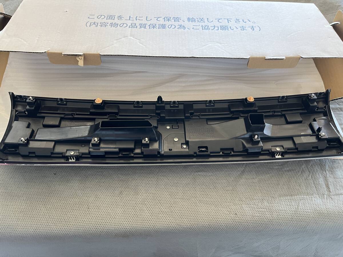 スズキ　アルト　HA37S　フロントグリル　中古_画像2