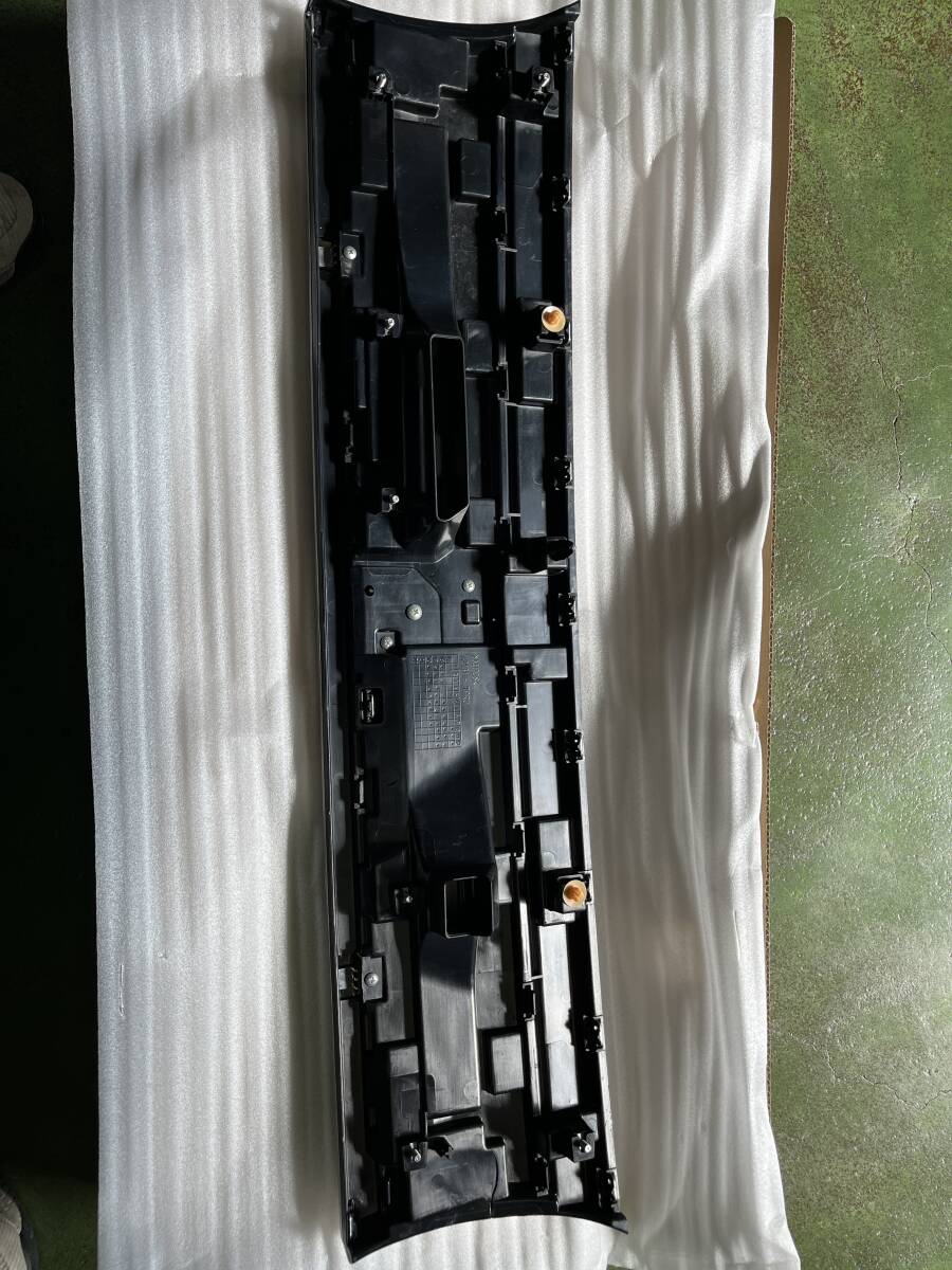 スズキ　アルト　HA37S　フロントグリル　中古_画像8