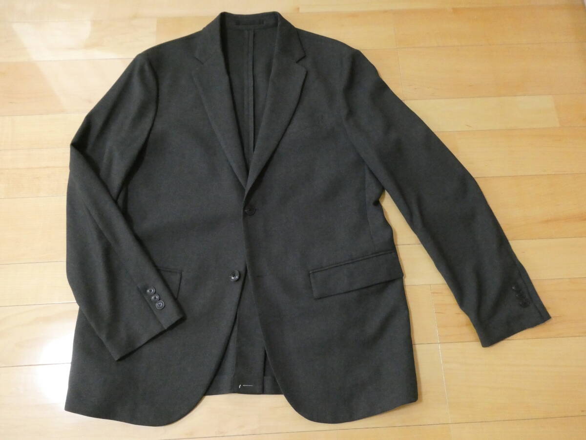 619.UNIQLO ユニクロ メンズ 感動ジャケット 311-407638 ダークグレー サイズXL 数回着用の美品 送料無料_画像1
