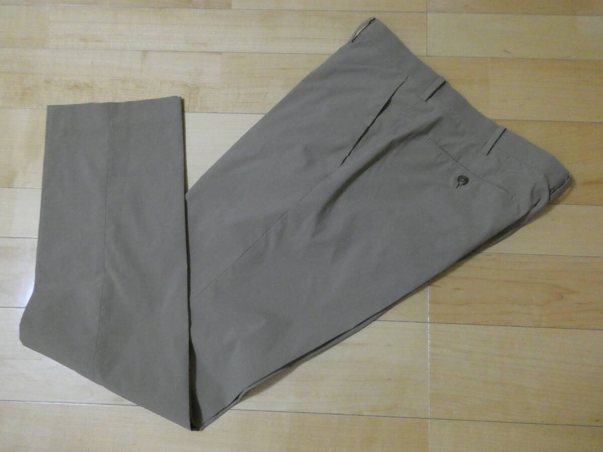 825.UNIQLO ユニクロ メンズ 感動パンツ ベージュ 321-182671 ウエスト91cm 数回着用の美品 送料無料_画像1
