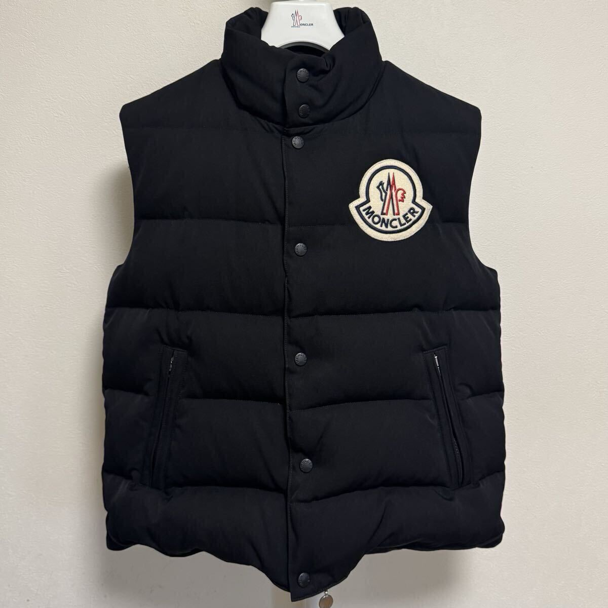 美品 MONCLER ジュンヤワタナベ ダウンベスト デカロゴ L モンクレール TIBET ブラック 黒 L_画像1