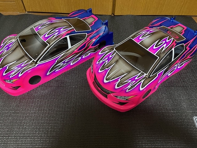 1/10ツーリングボディ　ペインター塗装新品未使用品２枚組　zoo Racing ウルバリン パンテーラ0.4ミリ_画像1