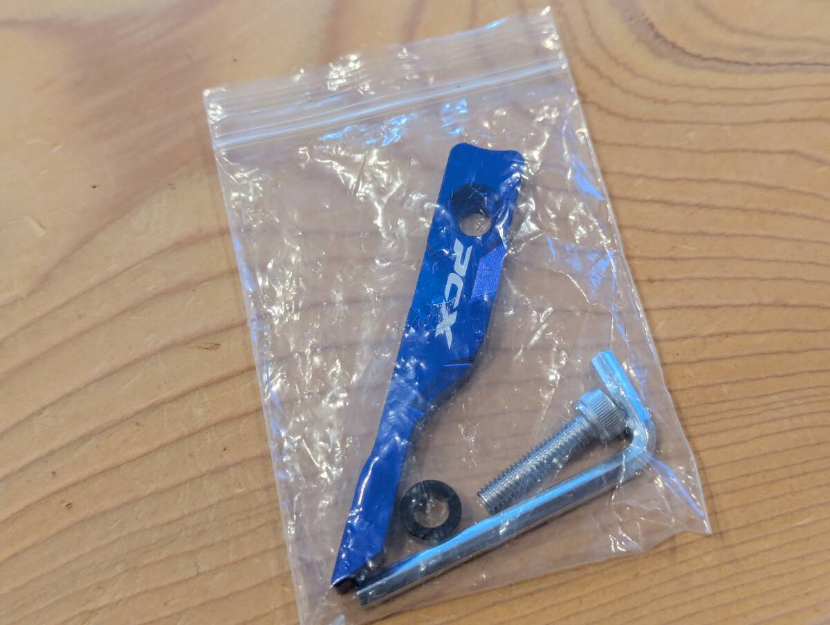 PCX125 PCX160　フロントABSブレーキセンサープロテクター 　ブルー　送料込み_画像2