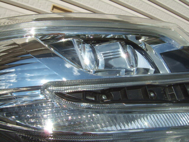 送料無料 トヨタ ノア 後期 ハイブリッド G X ヘッドライト 右 81110-28G40 ICHIKOH 28-239 ZWR80 ZRR80 ZRR85 純正 LED ヘッドランプ A_画像3