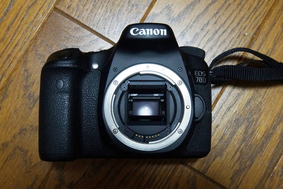★Canon キヤノン EOS 70D ボディ+バッテリー2本、充電器、SDカード16GB付き★_画像2